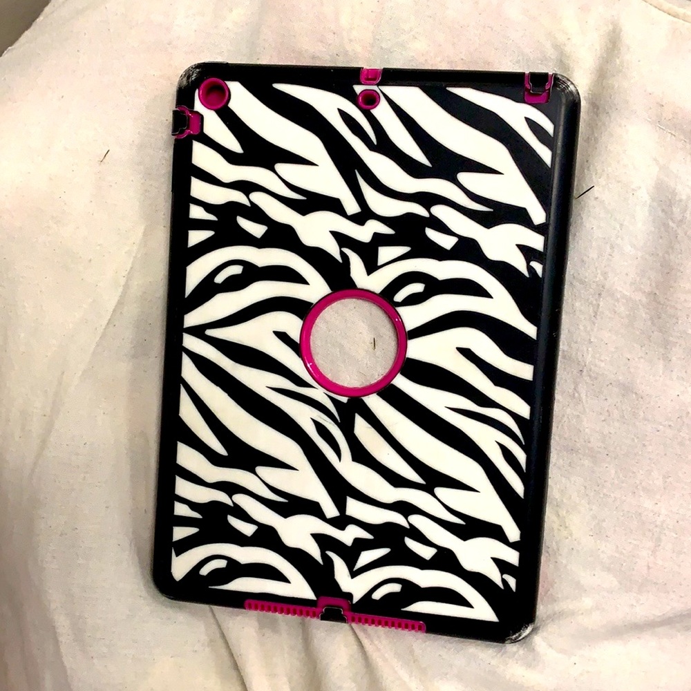 iPad shockproof case I believe it fits the 2 or 3 .